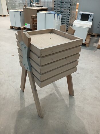 Emtrade Presentatiebak 60x60x109 cm, hout, dubbele bodem, gebruikt Emtrade Presentatiebak 60x60x109 cm, hout, dubbele bodem, gebruikt