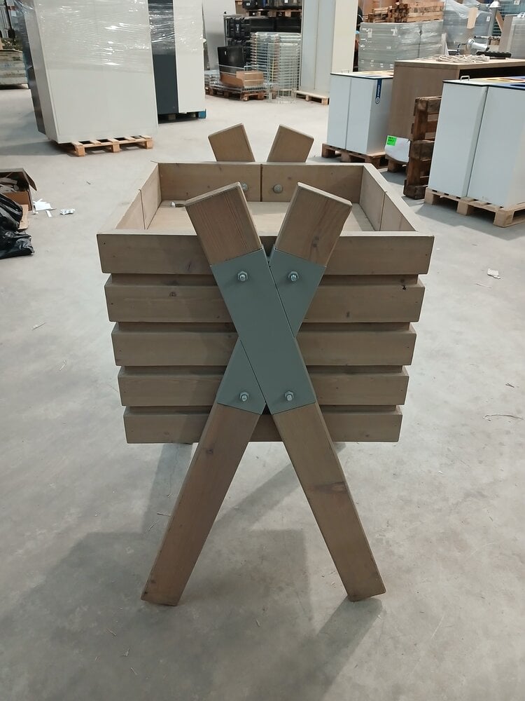 Emtrade Presentatiebak met dubbele bodem - 60x60x109 cm - Hout - Gebruikt Emtrade Presentatiebak met dubbele bodem - 60x60x109 cm - Hout - Gebruikt