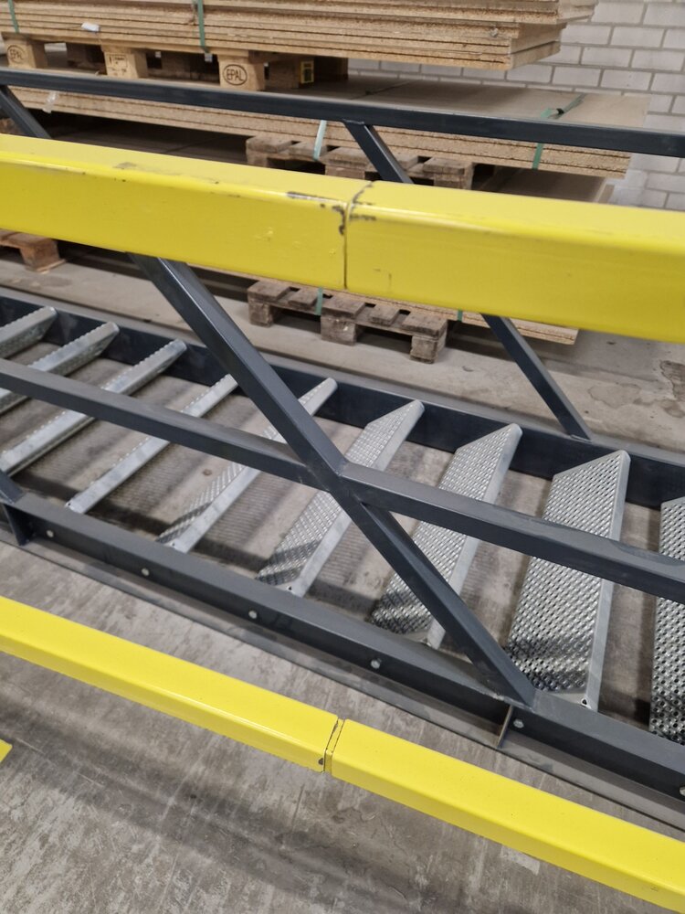 Emtrade Beschermingshekwerk gebruikt 700x4x104 cm, gelakt staal, geel, koppelbaar