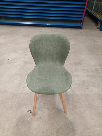 Emtrade Set van 2 Kuipstoelen, groen, houten poten, 465 x 430 x 865 mm, gebruikt