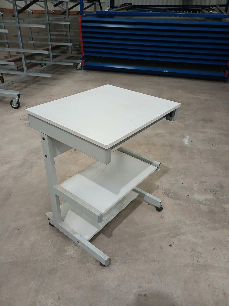 Emtrade Uitschuifbare verrijdbare tafel, 3 verdiepingen, grijs, met zwenkwielen, gebruikt