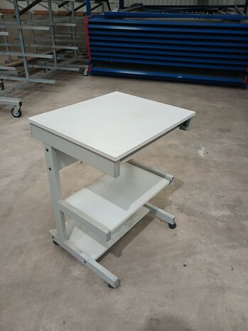 Emtrade Uitschuifbare verrijdbare tafel, 3 verdiepingen, grijs, met zwenkwielen, gebruikt