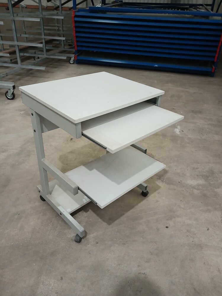 Emtrade Uitschuifbare verrijdbare tafel, 3 verdiepingen, grijs, met zwenkwielen, gebruikt