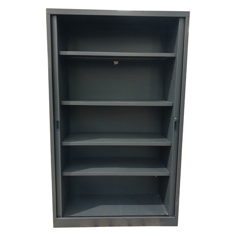 Emtrade Roldeurkast 120,5x45,5x197 cm, 4 legborden zwart, nette staat, zonder sleutel, gebruikt Emtrade Roldeurkast 120,5x45,5x197 cm, 4 legborden zwart, nette staat, zonder sleutel, gebruikt