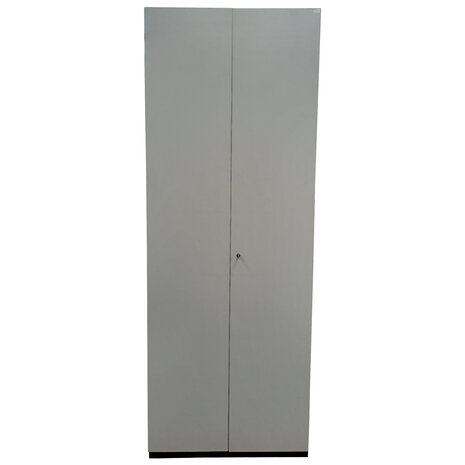 Emtrade Draaideurkast gelamineerd hout 80x44,5x217,5 cm, 5 legborden, grijs, gebruikt, inclusief sleutel