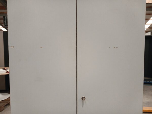 Emtrade Draaideurkast gelamineerd hout 80x44,5x217,5 cm, 5 legborden, grijs, gebruikt, inclusief sleutel