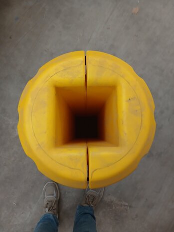 Kolombeschermer Geel, 350 mm diameter, 900 mm hoogte, LDPE, met klittenband, gebruikt