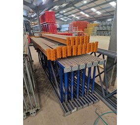 Palletstelling set 12 staanders 3500x1050x70x60mm blauw, 30 liggers 2700x100x50mm oranje, gebruikt