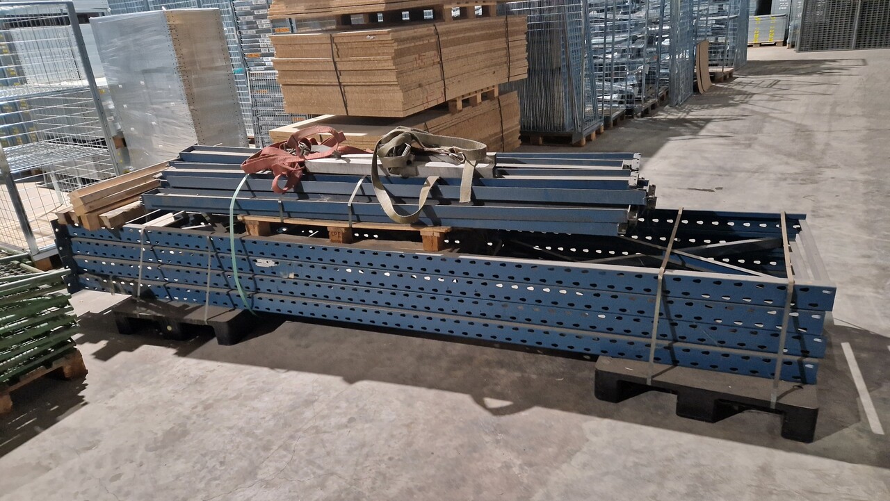 Hovuma Hovuma palletstelling partij, 4 staanders 4000x870 mm, 18 liggers 2600x120x60 mm, gebruikt