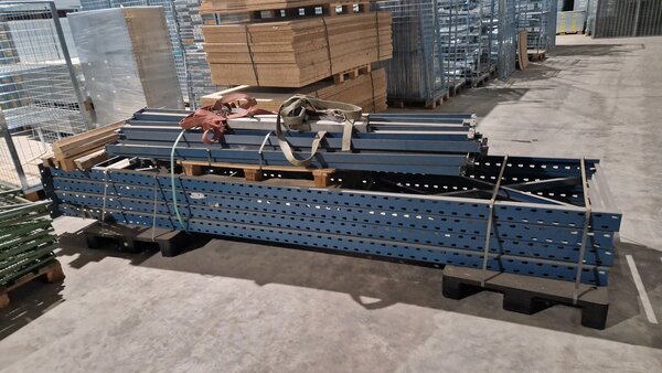 Hovuma Hovuma palletstelling partij, 4 staanders 4000x870 mm, 18 liggers 2600x120x60 mm, gebruikt