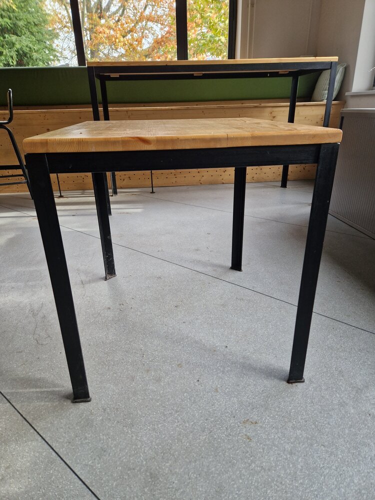 Emtrade Tafel 80x80 cm, Houten Blad, Metaal Onderstel, gebruikt