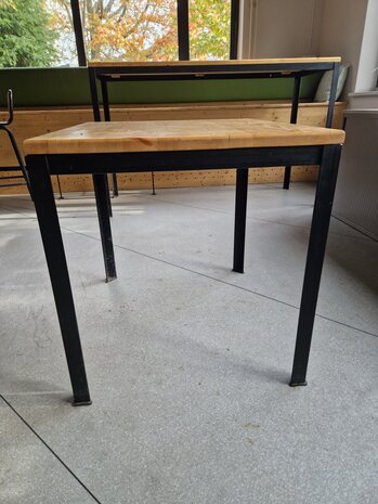 Emtrade Tafel 80x80 cm, Houten Blad, Metaal Onderstel, gebruikt