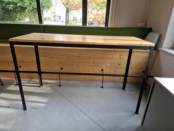 Emtrade Hoge tafel 180x70x110 cm, massief houten blad, stalen onderstel , gebruikt