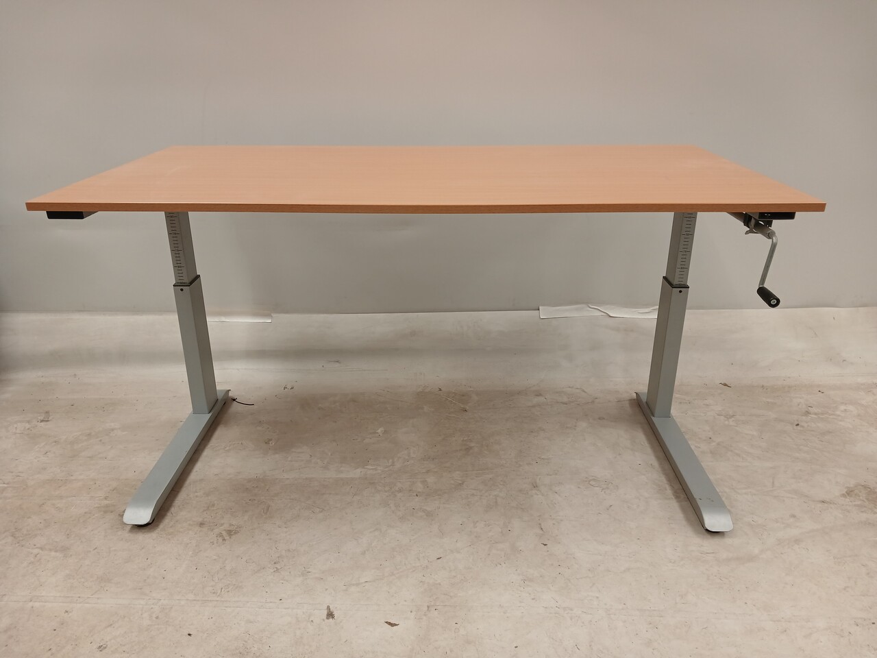 Emtrade Zitbureau 160x80 cm, handmatig met zwengel verstelbaar van 61 tot 85 cm, gebruikt
