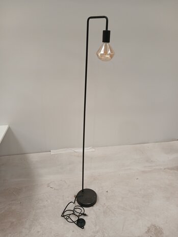 Staande lamp 145,5x22cm zwart, met schakelaar, ±185cm kabel,  gebruikt