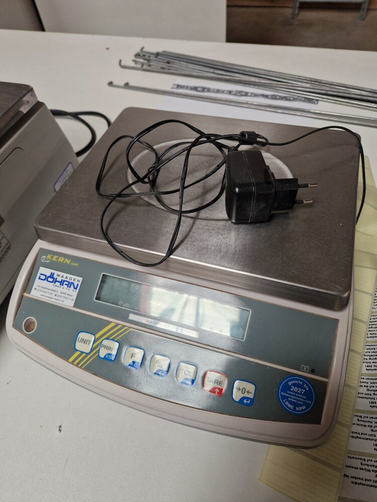 Kern Kern GAB 6K1DNM Tafelweegschaal, 29x23 cm, 2 g aflezing, 3–6 kg, geijkt tot 2027, gebruikt