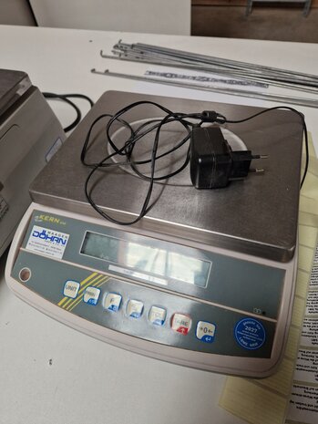 Kern Kern GAB 6K1DNM Tafelweegschaal, 29x23 cm, 2 g aflezing, 3–6 kg, geijkt tot 2027, gebruikt