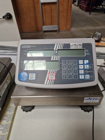 Kern Kern KFS-TM Industriële telweegschaal, max. 15 kg, groot platform, geijkt tot 2027, Gebruikt