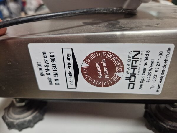 Kern Kern KFS-TM Industriële telweegschaal, max. 15 kg, groot platform, geijkt tot 2027, Gebruikt