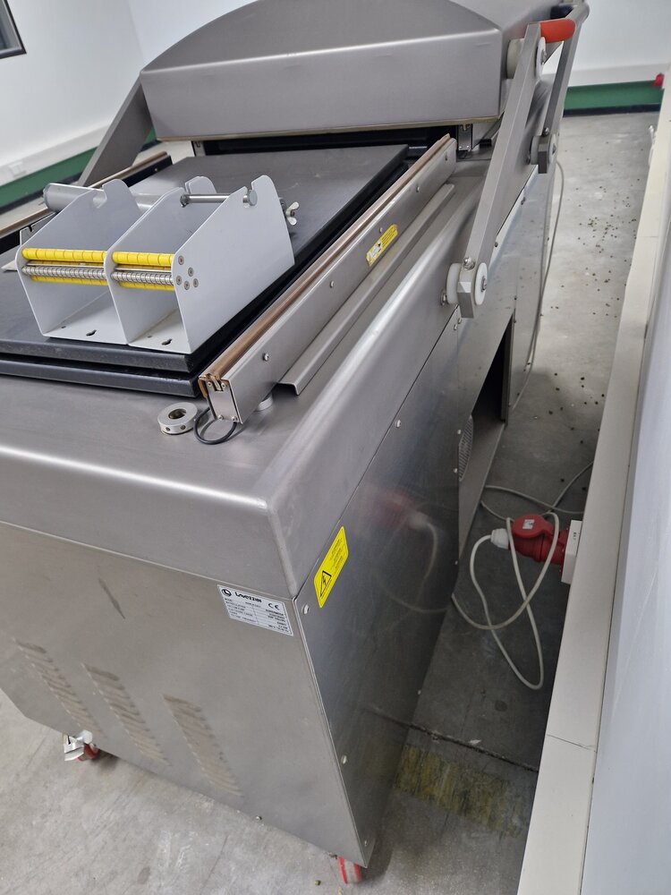 Lavezzini Vacuümmachine Lavezzini Supermega, 2 kamers 830x740x230 mm, 2,5 kW, 380 V, gebruikt