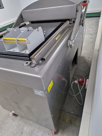 Lavezzini Vacuümmachine Lavezzini Supermega, 2 kamers 830x740x230 mm, 2,5 kW, 380 V, gebruikt