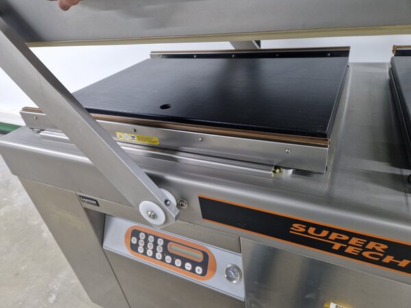 Lavezzini Vacuümmachine Lavezzini Supermega, 2 kamers 830x740x230 mm, 2,5 kW, 380 V, gebruikt