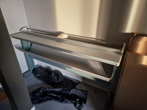 Snijmachine met onderstel en opvangbak, gebruikt