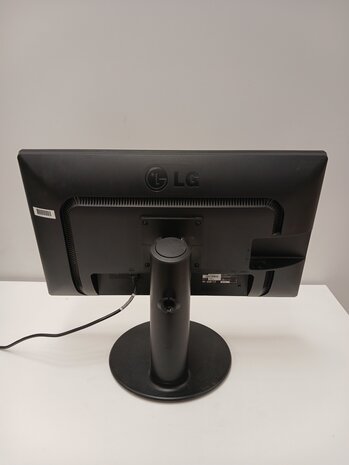 LG LG Flatron Monitor E2422PY-BN, 24 inch, TN, Full HD, gebruikt