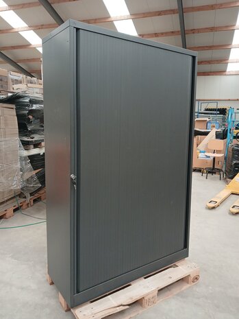 Emtrade Roldeurkast 125x50x195 cm, staal, antraciet, zonder legborden, inclusief sleutels, gebruikt