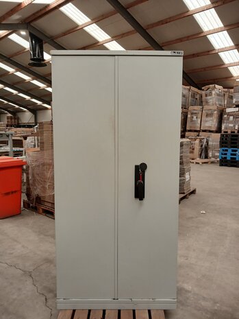 Emtrade Kluiskast 93x51,5x196 cm, staal, grijs, 2 legborden, inclusief 1 sleutel, gebruikt