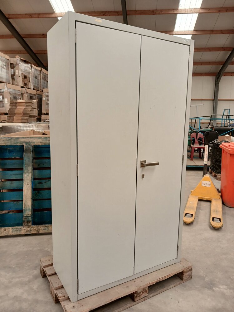 Priorit AG Brandwerende archiefkast, 106x49 x196 cm, staal, grijs, gebruikt Priorit AG Brandwerende archiefkast, 106x49 x196 cm, staal, grijs, gebruikt