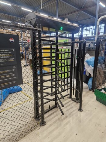 Ozak Ozak BTX-300-S Elektrische Volhoogte Draaipoort Zwart - Gebruikt Ozak Ozak BTX-300-S Elektrische Volhoogte Draaipoort Zwart - Gebruikt