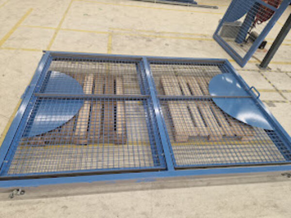 Emtrade Industrieel Indoor Hekwerk / Veiligheidsafrastering met 2 Schuifpoorten - Gebruikt Emtrade Industrieel Indoor Hekwerk / Veiligheidsafrastering met 2 Schuifpoorten - Gebruikt