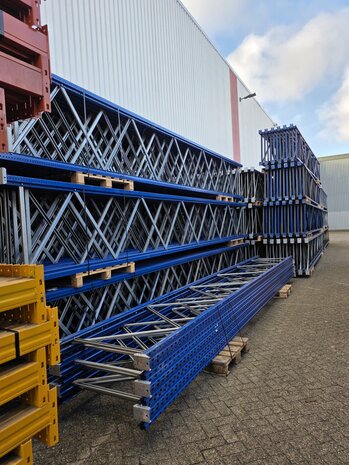 Armes Armes palletstelling H7000 x B2700 x D900mm, gebruikt Armes Armes palletstelling H7000 x B2700 x D900mm, gebruikt