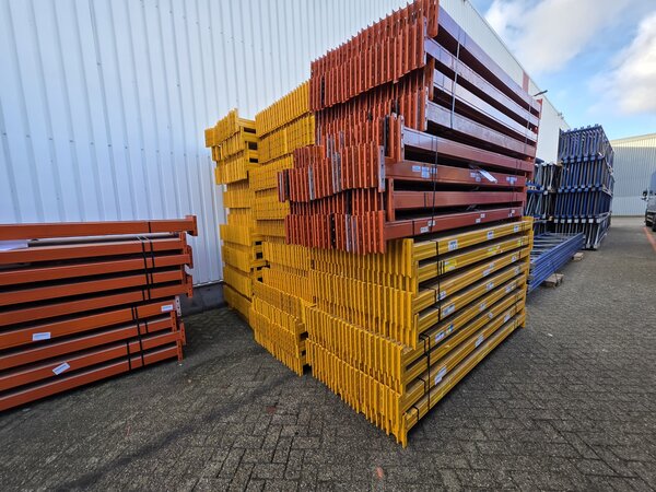 Armes Armes palletstelling H7000 x B2700 x D900mm, gebruikt Armes Armes palletstelling H7000 x B2700 x D900mm, gebruikt