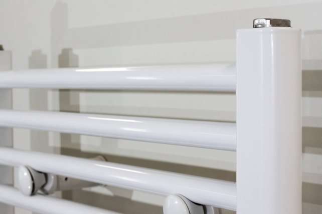 Aloni Girne Designradiator Handdoekradiator 140x60cm 754Watt Glans Wit Midden onderaansluiting