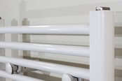 Aloni Girne Designradiator Handdoekradiator 120x60cm 616Watt Glans Wit Midden onderaansluiting
