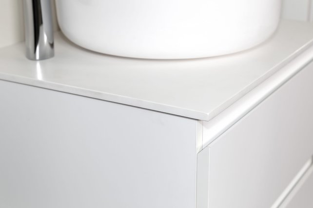 Badkamermeubel Set Sally Hoogglans Wit 60x45x50cm Hangend 2 Lades Softclose Greeploos Solid Surface Waskom en Topblad incl. Kolomkast en badkamerspiegel rond