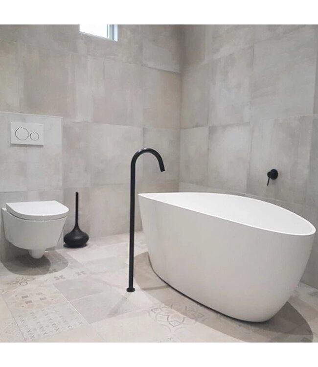 Vrijstaande Badkraan baduitloop Donna-JEE Mat ZwaVrijstaande baduitloop Donna-JEE Mat Zwart inclusief bediening Mengkraanrt inclusief bediening Mengkraan