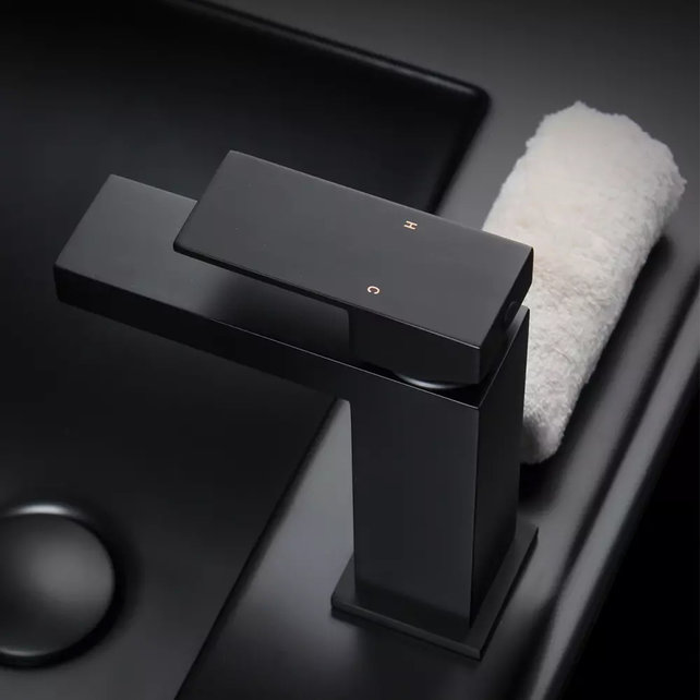 Wastafelkraan SQUARE laag 17,7cm Vierkant Zwart Mat eenhendel bediening
