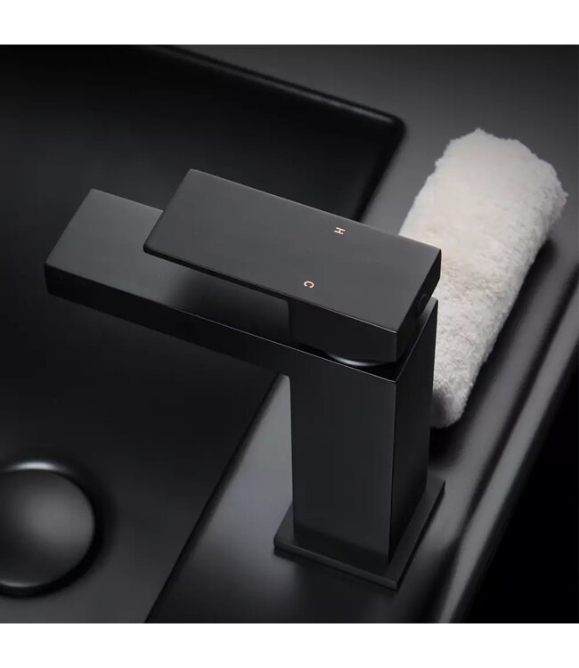 Wastafelkraan SQUARE laag 17,7cm Vierkant Zwart Mat eenhendel bediening