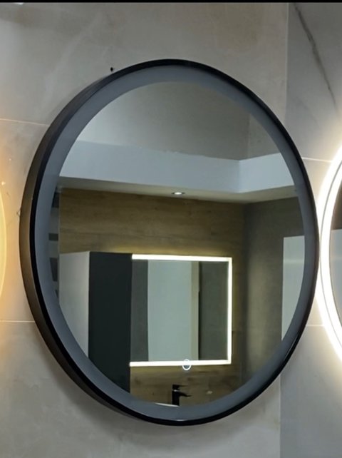 Badkamerspiegel Ibiza Rond 100x100cm Zwart LED-Verlichting front anticondens aluminium lijst Badkamerspiegel Ibiza Rond 100x100cm Zwart LED-Verlichting front anticondens aluminium lijst
