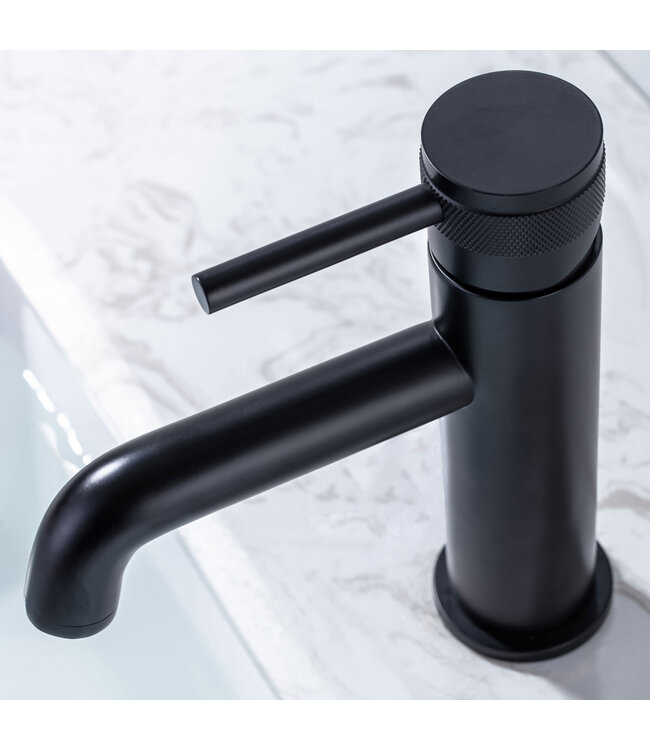 Wastafelkraan Amore Opbouw Laag Rond Mat Zwart 1 Greeps