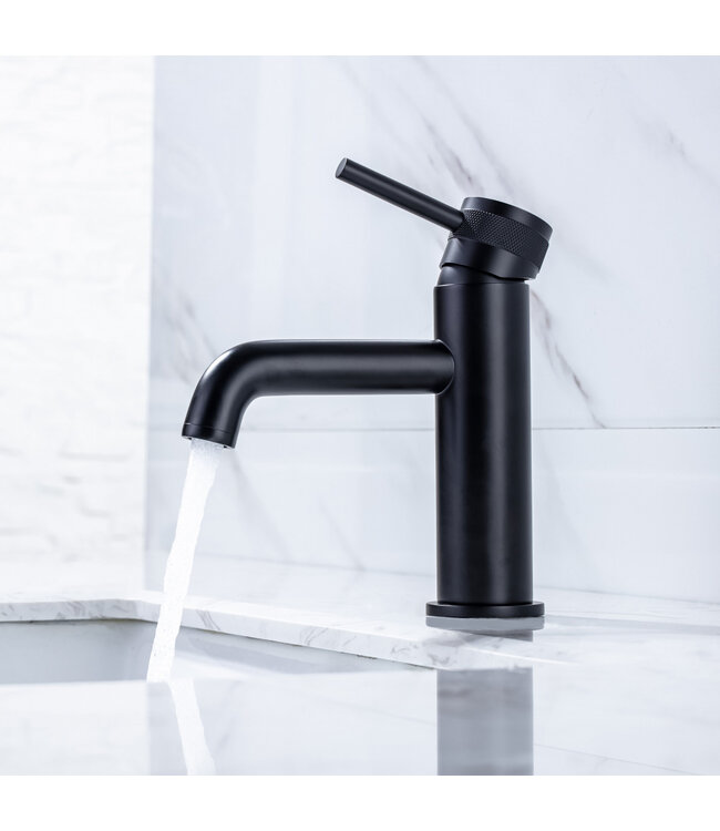 Wastafelkraan Amore Opbouw Laag Rond Mat Zwart 1 Greeps