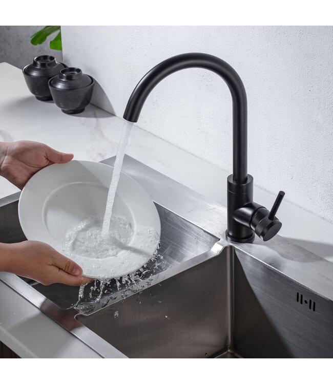 Keukenkraan Amore Mengkraan Rond Mat Zwart Messing Eengreeps Draaibaar Uitloop