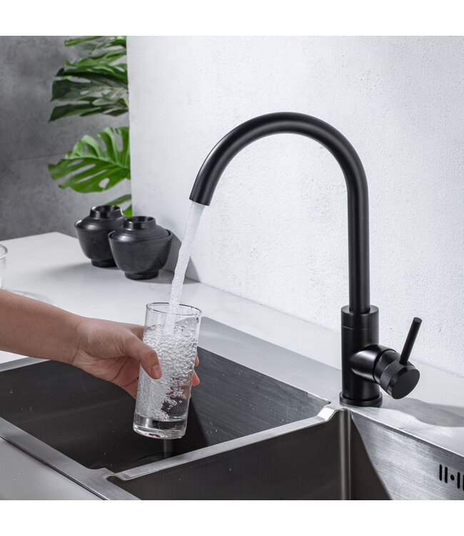 Keukenkraan Amore Mengkraan Rond Mat Zwart Messing Eengreeps Draaibaar Uitloop