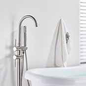 Badkraan Vrijstaand Ferrara Lux RVS Geborsteld Mengkraan Rond 1 Greeps met Handdouche Badkraan Vrijstaand Ferrara Lux RVS Geborsteld Mengkraan Rond 1 Greeps met Handdouche