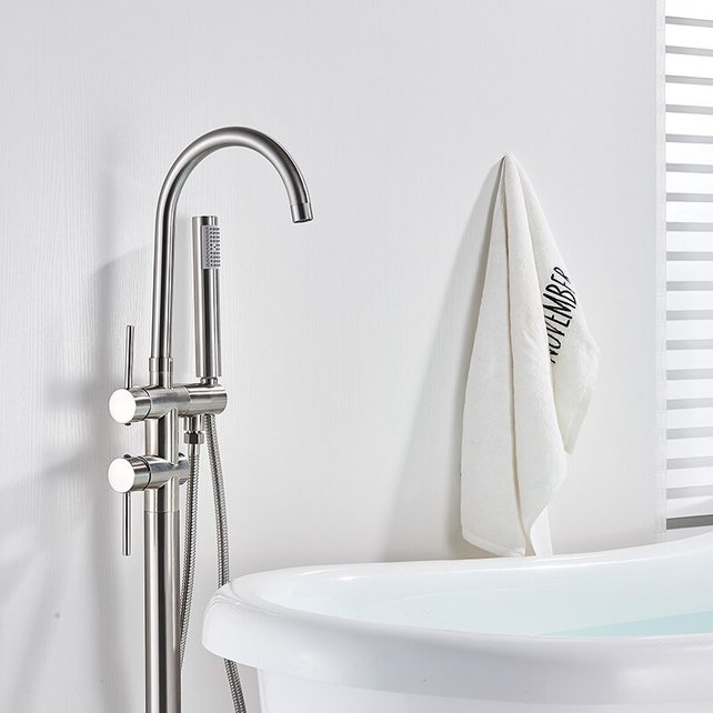 Badkraan Vrijstaand Ferrara Lux RVS Geborsteld Mengkraan Rond 1 Greeps met Handdouche Badkraan Vrijstaand Ferrara Lux RVS Geborsteld Mengkraan Rond 1 Greeps met Handdouche