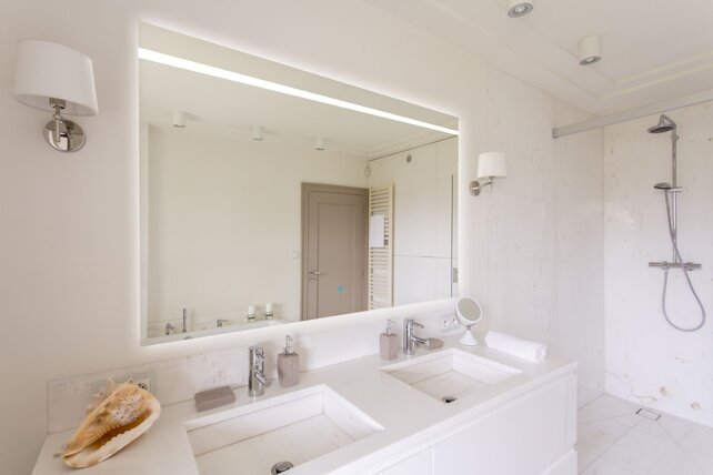 Gliss Desing Badkamerspiegel met verlichting Decora 80 cm Horizontaal LED met spiegelverwarming Gliss Desing Badkamerspiegel met verlichting Decora 80 cm Horizontaal LED met spiegelverwarming