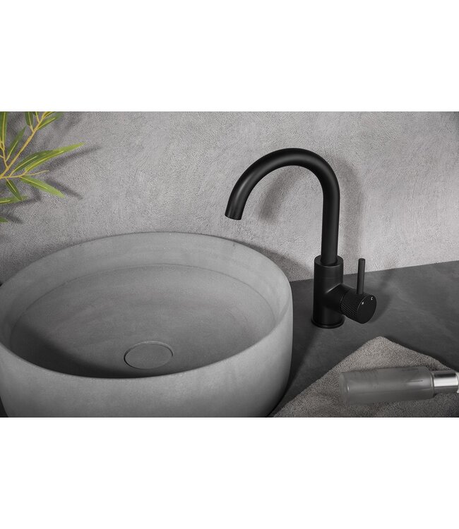 Wiesbaden Ribbd wastafelkraan Coldstart Mat Zwart draaibaar uitloop - 29.5322